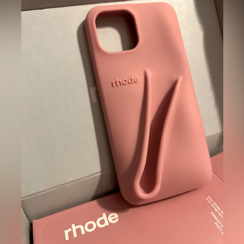 Brand new! Limited edition Rhode ‘Ribbon’ color Fall lip case for iPhone 15.